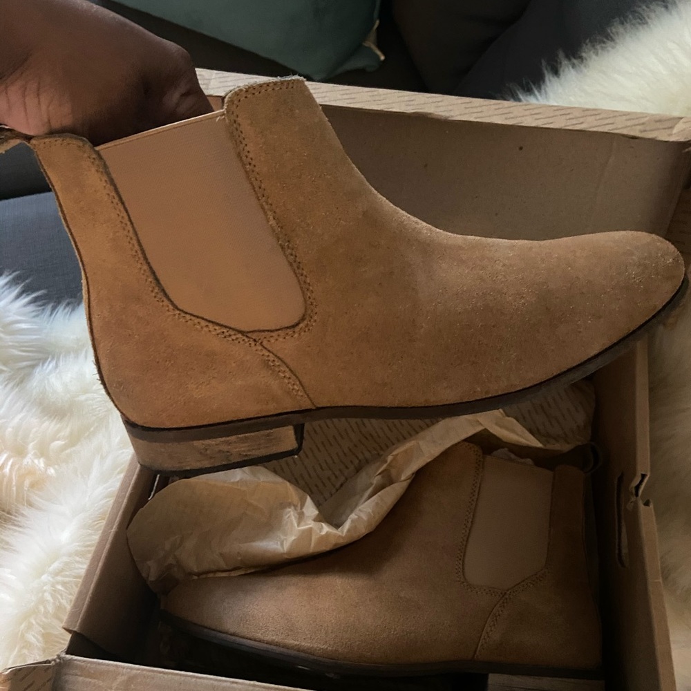 MEN Urban Outfitters Chelsea Boots